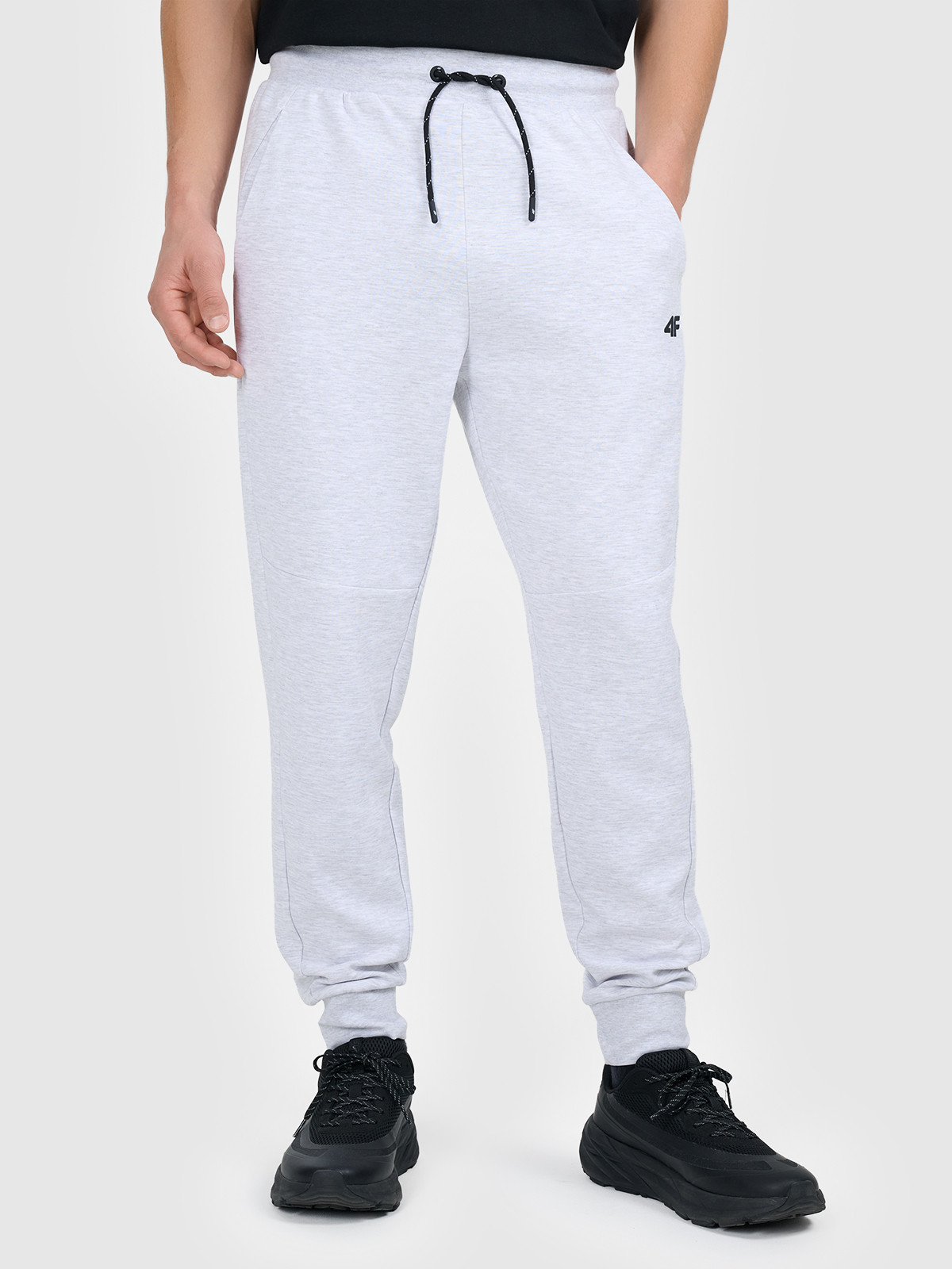 Spodnie męskie joggery jasny szary 4F : Kolor - Szary, Rozmiar odzieży - 3XL