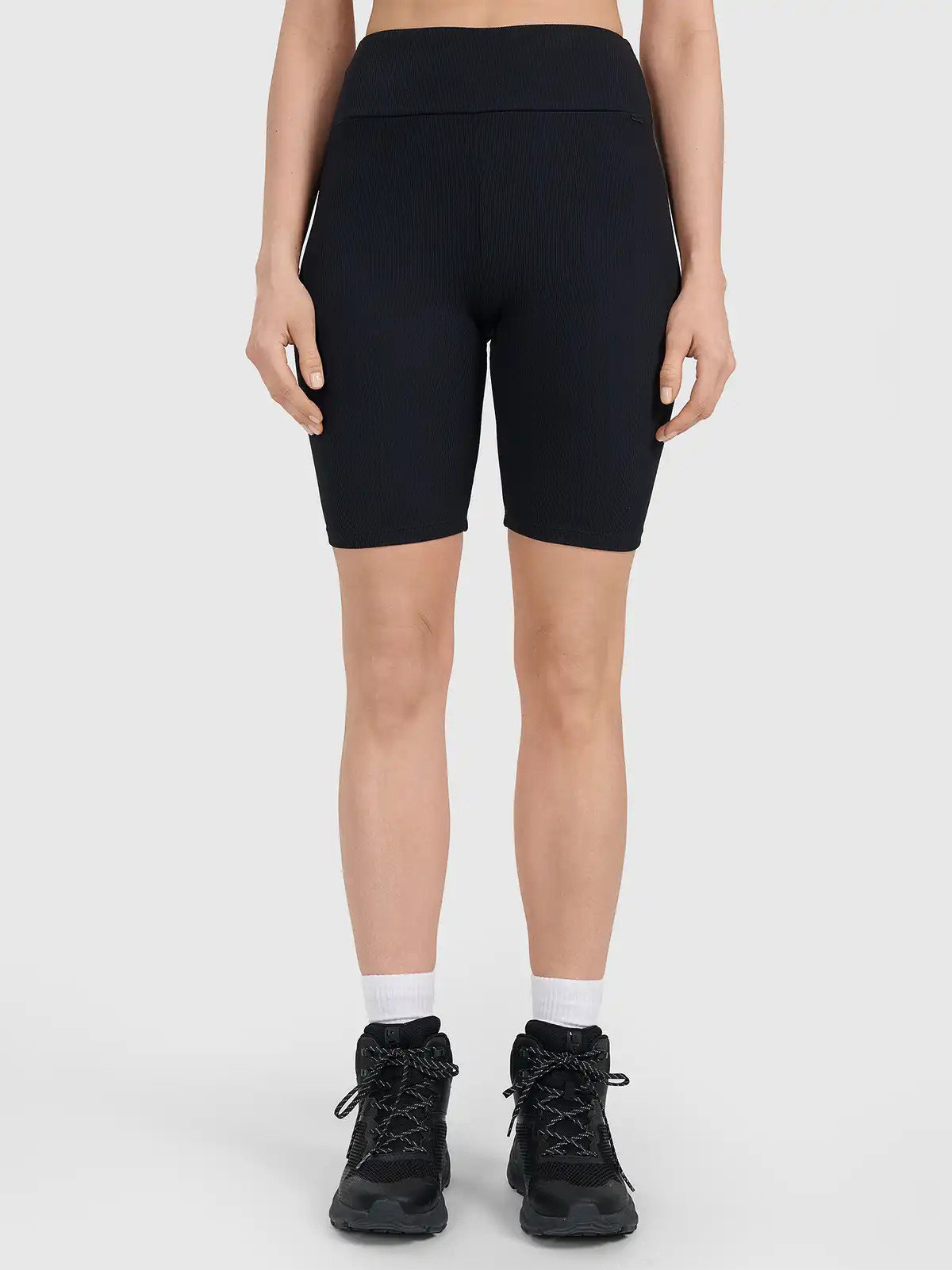 Legginsy krótkie damskie prążkowane czarne 4F : Kolor - Czarny, Rozmiar odzieży - XL